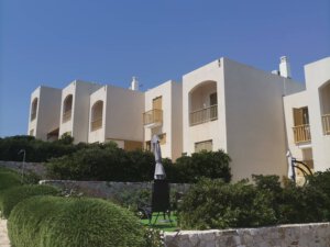 קומפלקס של 6 דירות על הים- עד שעתיים מאתונה